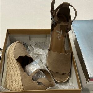 Stylish Tan Wedge Sandals